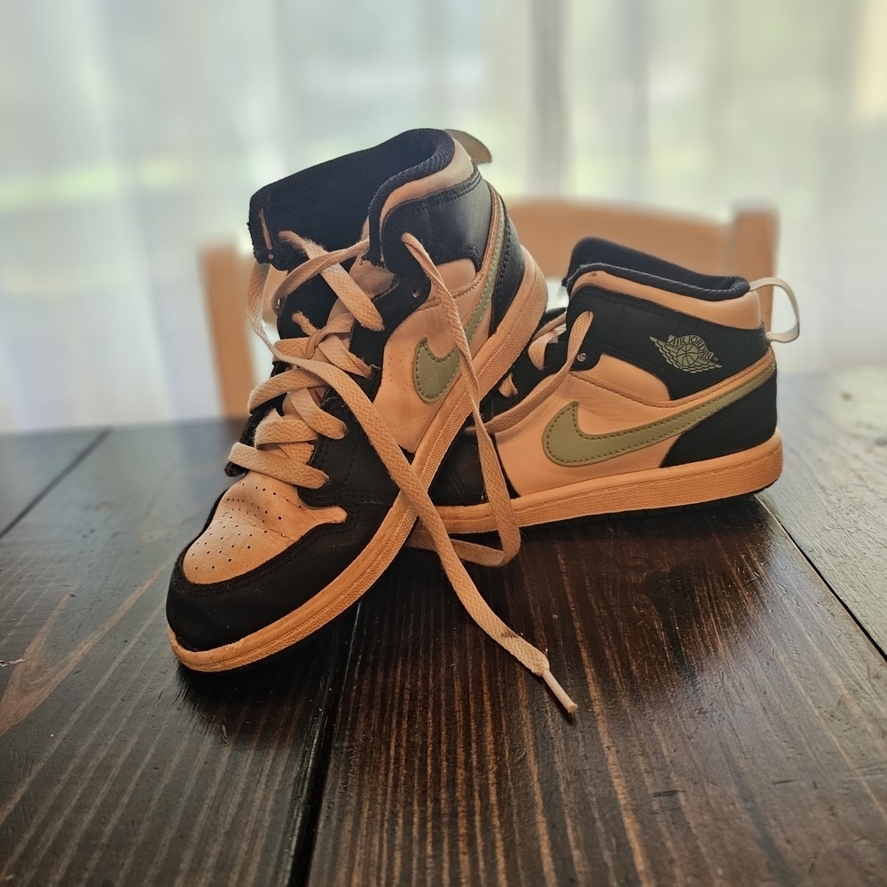 Nike Air Jordan 1 Mint And Black Youth Sneakers